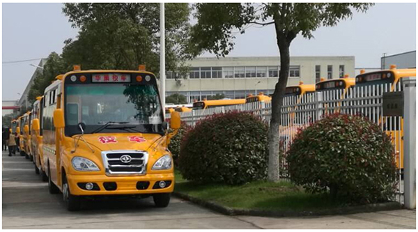 30 huaxin brand school buses were delivered in batches to hubei