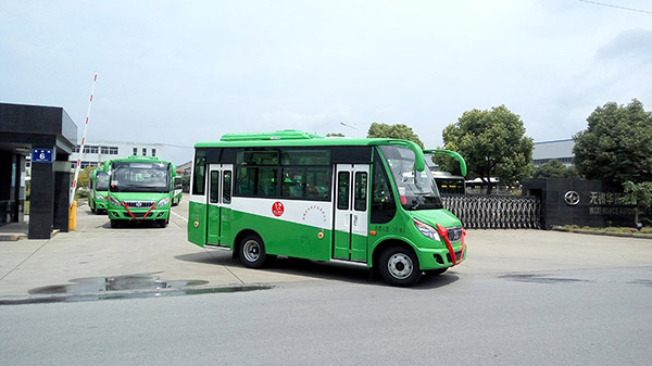 10 huaxin brand 6-meter double-door buses were sent to henan in batches