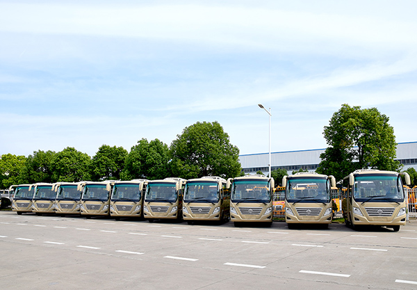 Batch batch huaxin brand 19 intermediate buses and 9.4 meters special school bus for primary school students were sent to hangzhou, zhejiang province