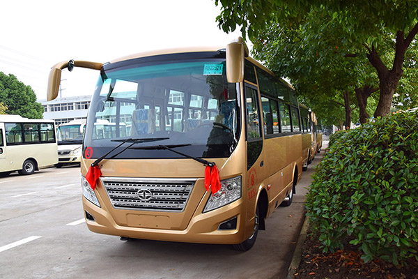 Huaxin brand 6 meters and 19 passenger cars were shipped to puyang, henan province