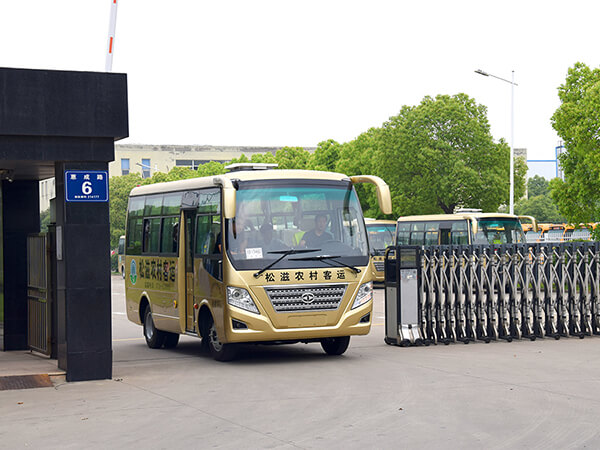 Huaxin brand 6-meter and 19-seat new standard bus is sent to hubei again in batch