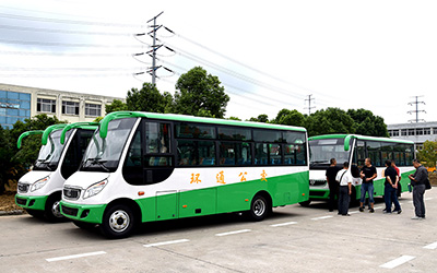 华新牌7.2米天然气公交车和6米天然气客车批量发往新疆
