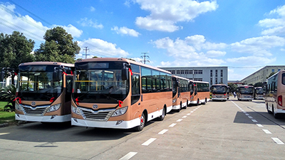 27辆华新牌7.3米公交车发往内蒙古呼伦贝尔